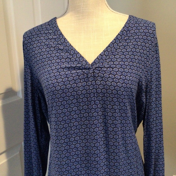 Dalia Tops - Dalia Shirt Long Rolled Sleeve Buttons V neck Lightweight Rayon Blue Size Large